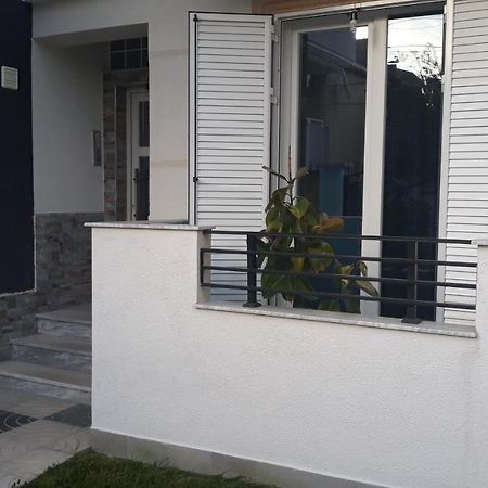 Odise'S Suite Korce Exterior photo