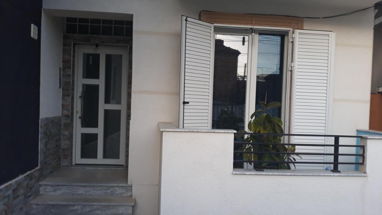Odise'S Suite Korce Exterior photo