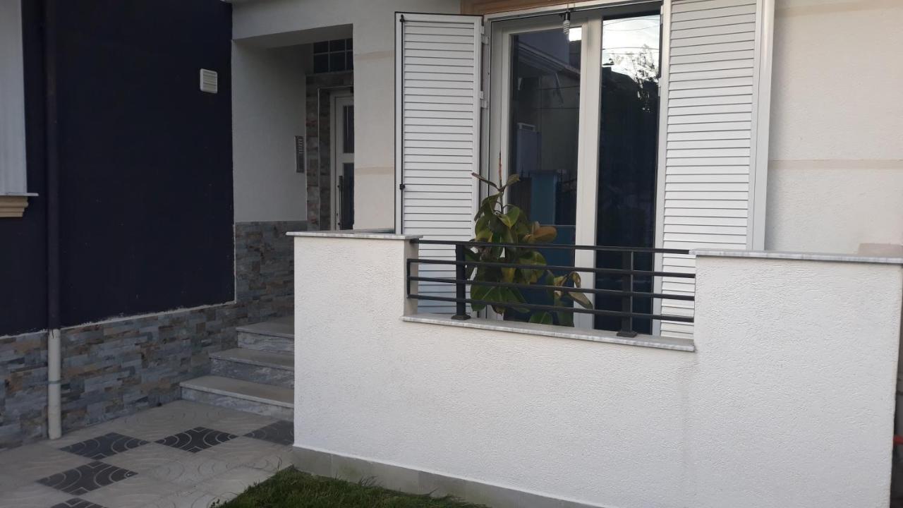 Odise'S Suite Korce Exterior photo